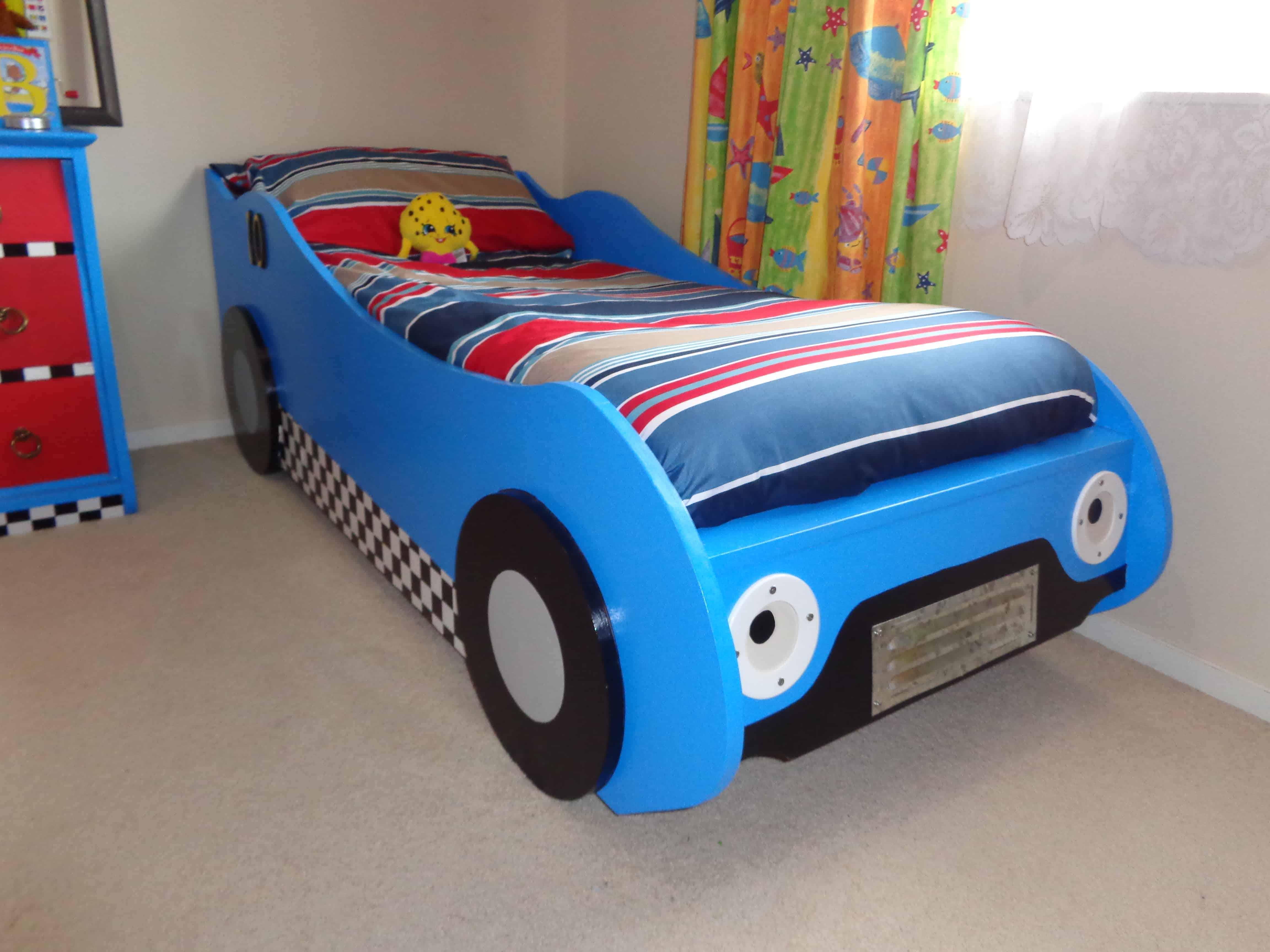 Kids' racing car bed | BuildEazy